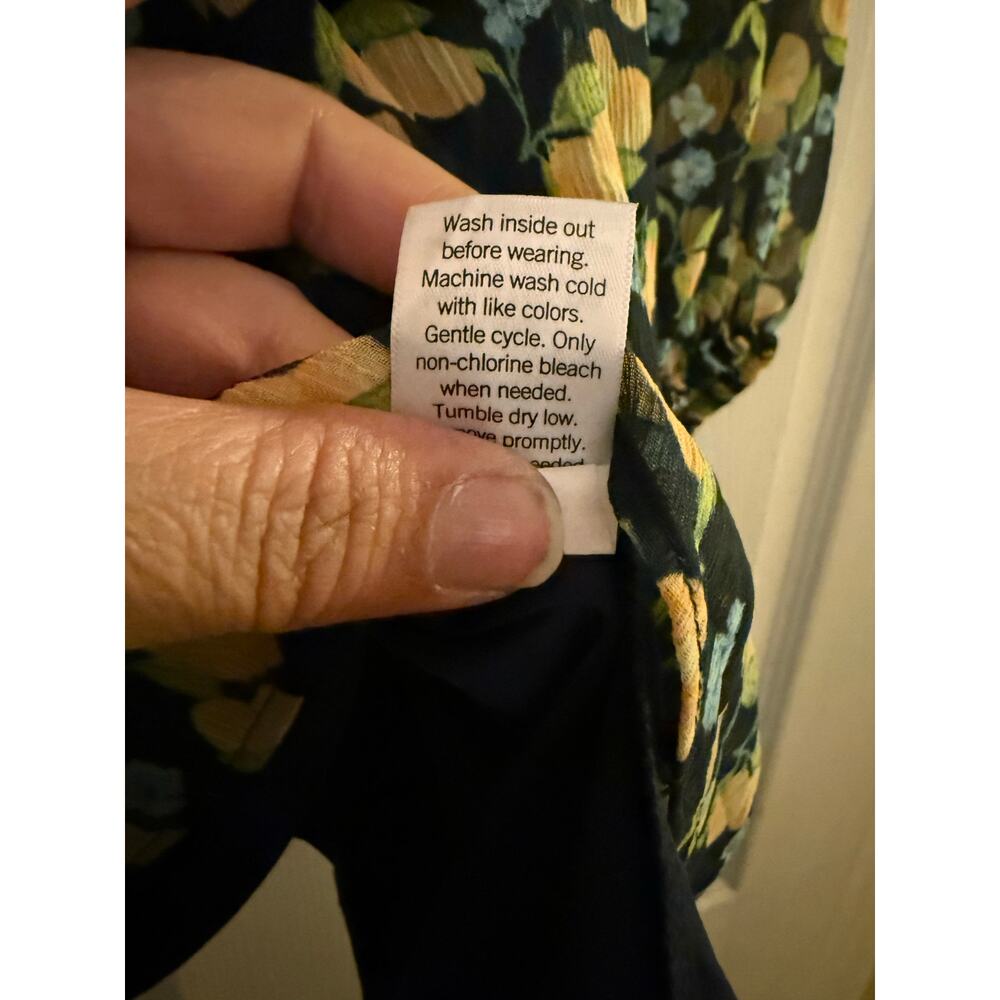 Lauren Conrad floral shirt size medium - Picture 6 of 7